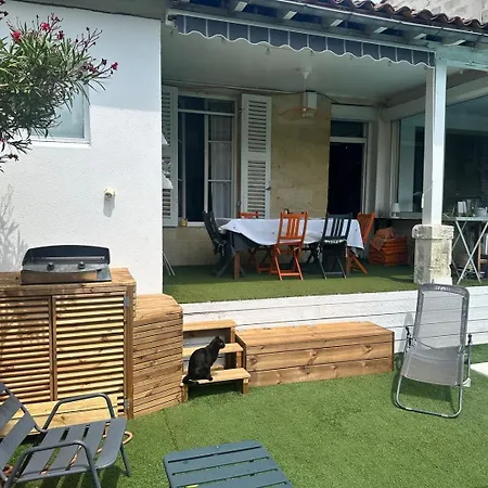 Family House With Pool Vakantiehuis *