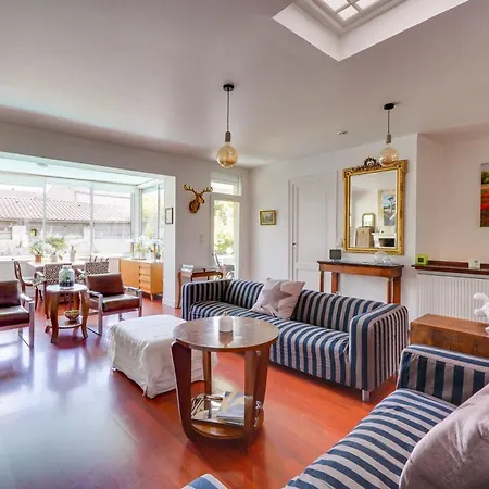 Family House With Pool