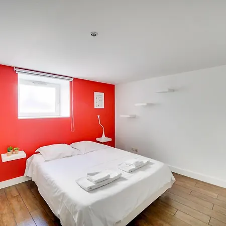 Family House With Pool 3*