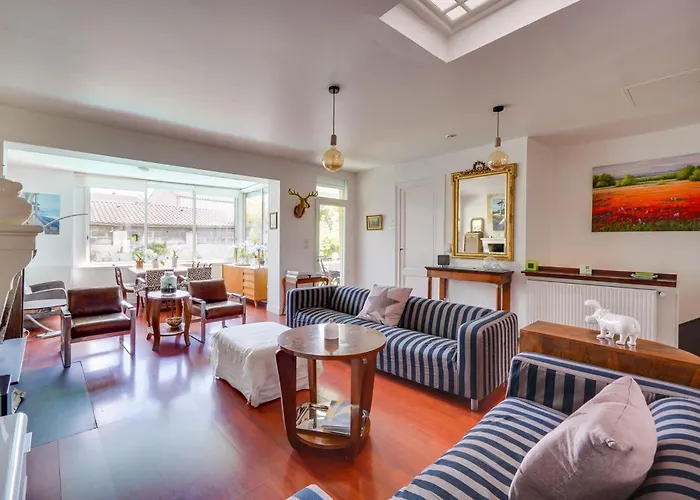 Family House With Pool