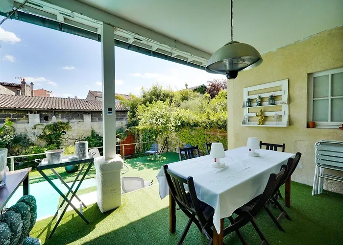 Family House With Pool Bordéus