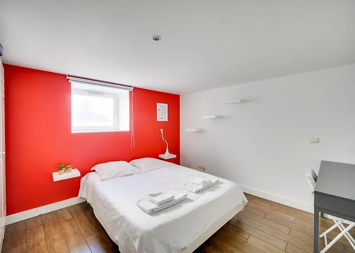 Family House With Pool 3*