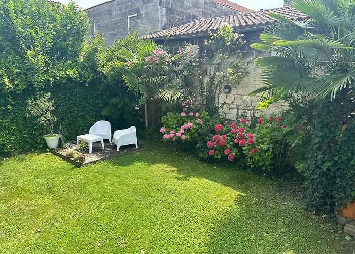 Family House With Pool 3* Bordéus