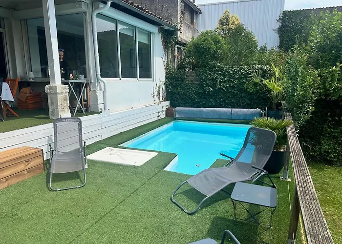 Family House With Pool 3*