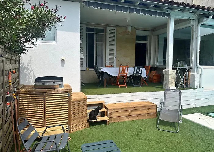 Family House With Pool Guest house Bordeaux