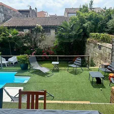 Family House With Pool בית הארחה 3*