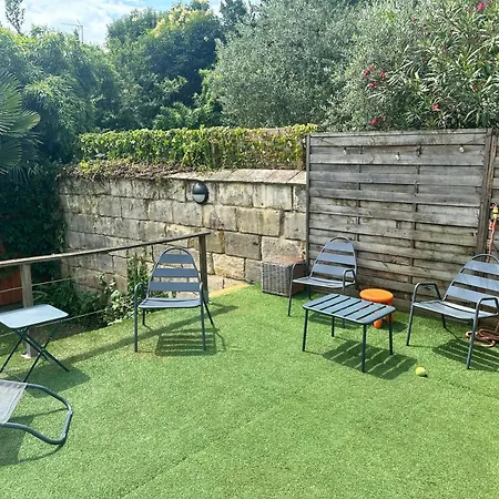 Family House With Pool בורדו